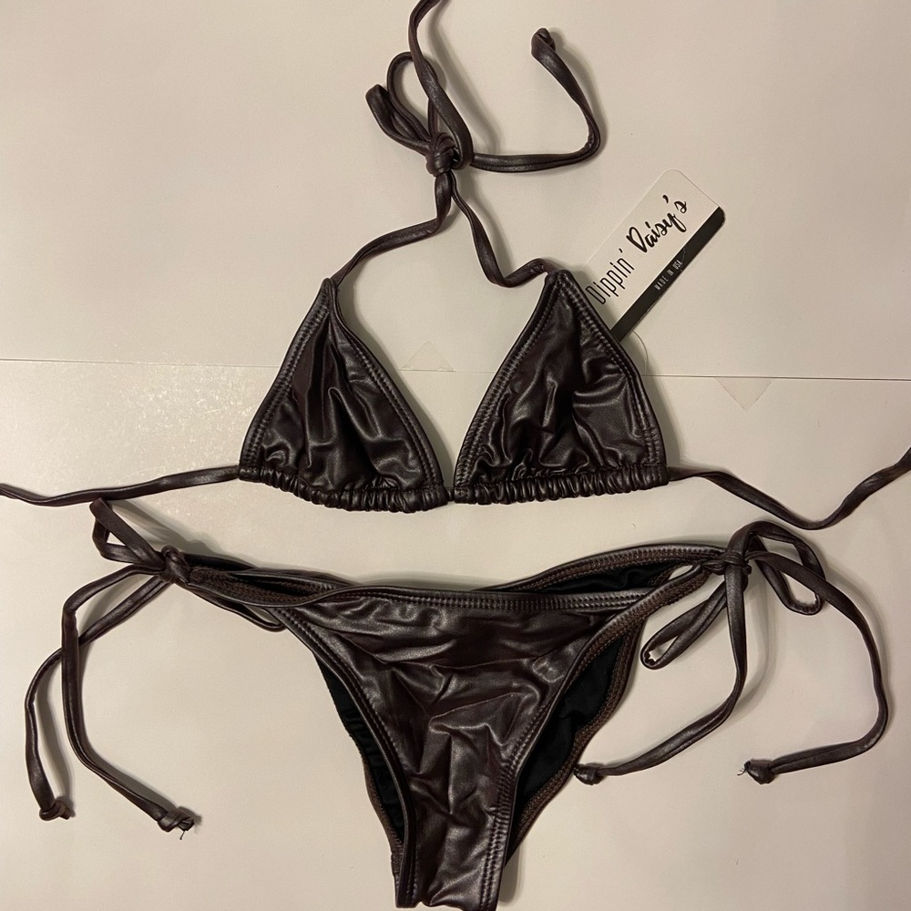 Waxed spandex triangle & tie side bikini - Wine